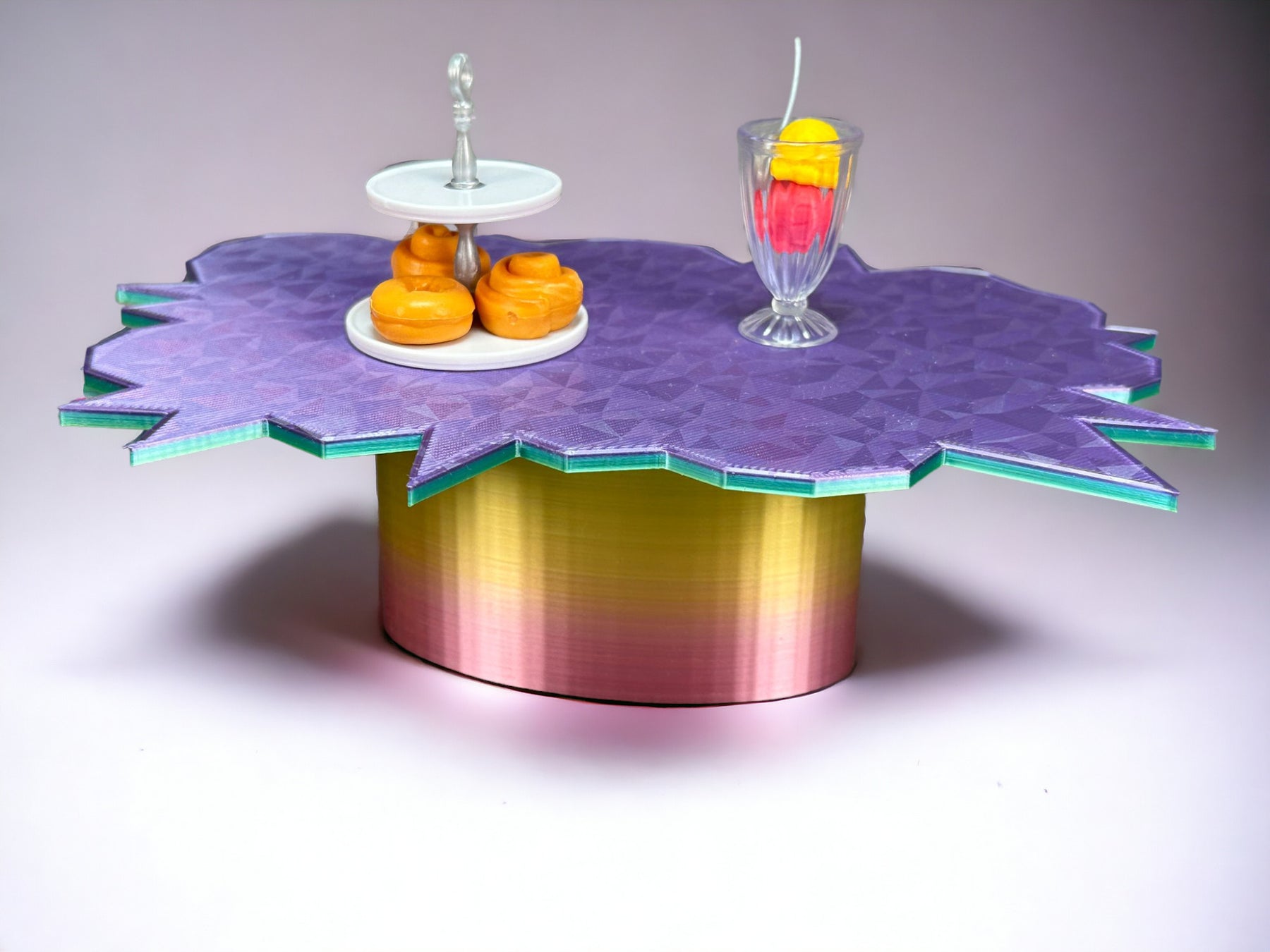 Tisch im Miniverse Style in verschiedenen Farben